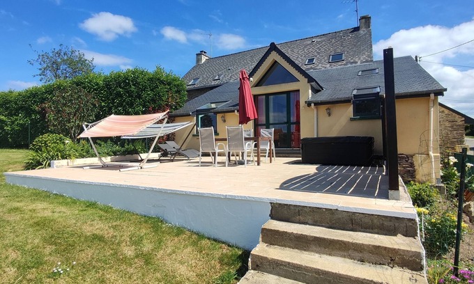 Guer Maison | Brocéliande le calme breton ,spa ,wifi, netflix, 4 lits, freebox revolution,drap