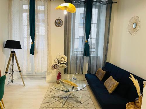 Bagneres-de-Bigorre Appartement | LE CAUBOUS Plein centre Appartement calme avec chambre et cuisine équipée