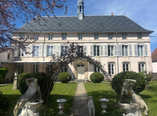 Jeuxey Lit Et Petit-Déjeuner | Le Château de Failloux, Piscine intérieure