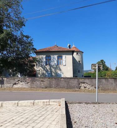 Gironcourt-sur-Vraine Villa | Le château d'Aude