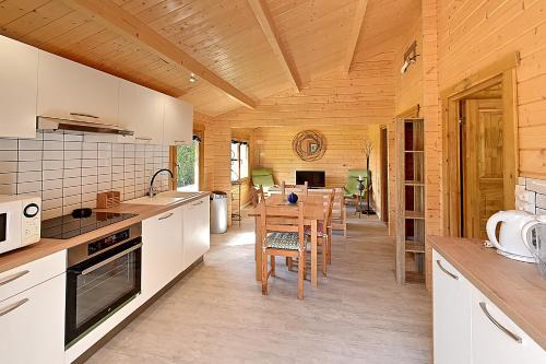 Chenac-Saint-Seurin-d'Uzet Maison | Le Chalet des Vignes - chalet 5p avec piscine