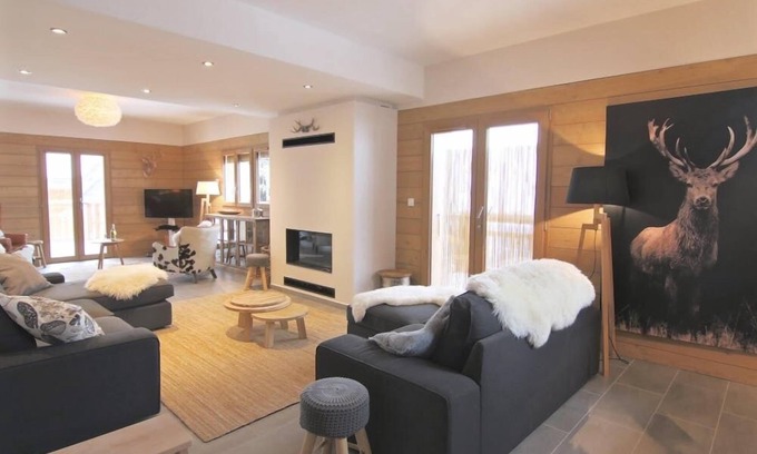Vallandry Chalet De Ski | Le Chalet, a 12 person chalet with sauna, hot tub and you can ski from the door