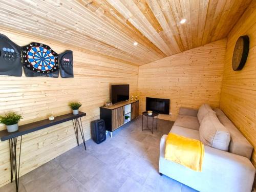 Les Trois Lacs Chalet De Ski | Le chalet au bord de seine