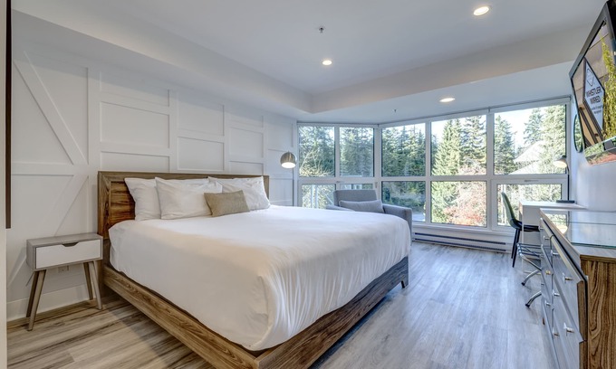 Blackcomb Appartement | Le Chamois 211 - Ski in Ski out, Common Pool, Hot Tub & Gym
