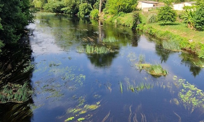 Saint-Pierre-de-Maille Maison | Le charme tranquille d'une grange convertie sur les rives de la Gartempe.