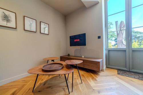 Les Serres - Vivier Appartement | Le Charmant d'Ecully Logement Unique Avec Jardin à 10 minutes de Lyon