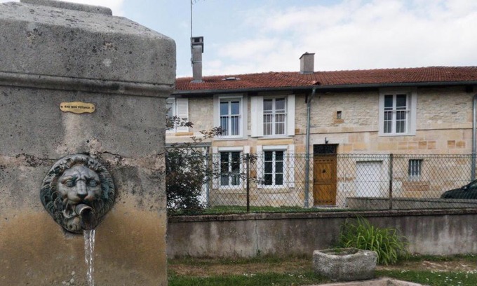 Rarecourt Maison | Le chat Moustic