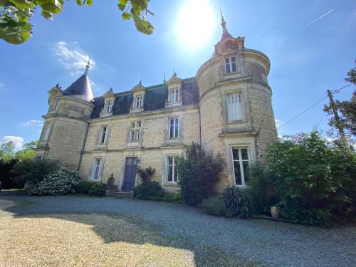 Fors Lit Et Petit-Déjeuner | LE CHATEAU Ste MARIE