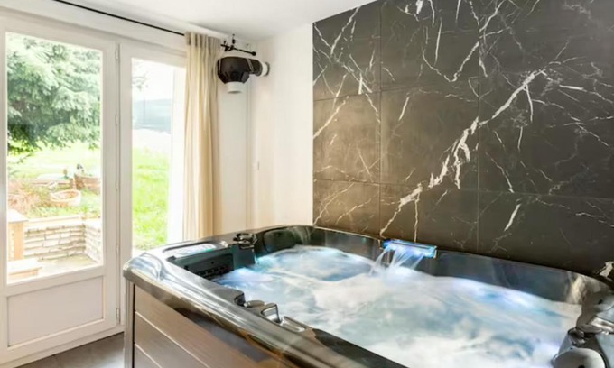 Boissy-Saint-Leger Appartement | LE CHILL Suite & SPA (Jacuzzi et Sauna privés)
