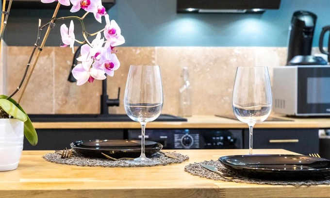 Vesoul Appartement | Le Cinq : Appartement Chic&Cosy, jardin privatif