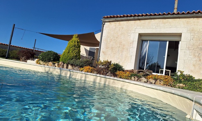 Champagnolles Villa | Gîte Le Clos de Champagnolles. Gite de groupe avec piscine et jeux pour tous