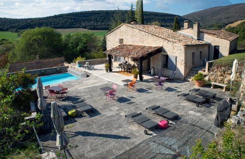Simiane-la-Rotonde Lit Et Petit-Déjeuner | Le Clos des Amandiers