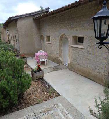 Belmontet Lit Et Petit-Déjeuner | Le clos des Romarins Chambre JONQUILLE