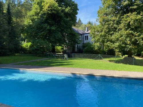 Lorcy Maison | Le Clos des Tilleuls - Gîte de Charme avec Piscine au Cœur de la Nature