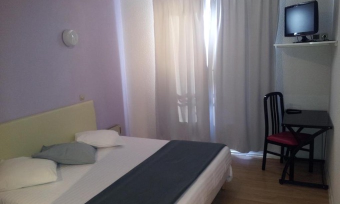 Bourg-de-Thizy Hôtel | Le Clos Fleuri