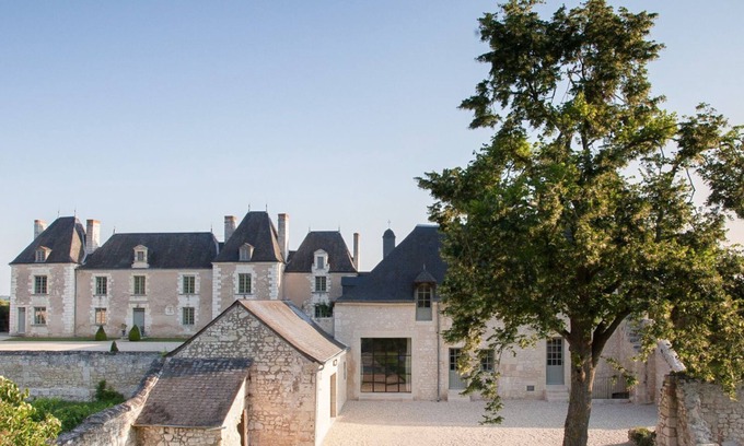 Restigne Villa | Le Clos Lumiere - Quatre Chambres Villa, Couchages 8