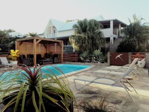 La Grande Montee Appartement | LE COLONIAL, T4 à 5 mn Aeroport dans villa de standing