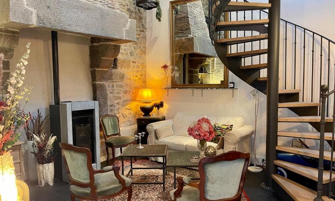 Combourg Maison | LE COTTAGE Gîte de charme au pied du Château