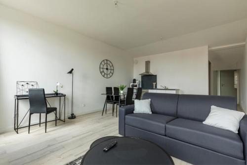 Castelsarrasin Appartement | LE DALLAS - 1 chambre, 1 canapé-lit, 1er étage, parking, 10min Canal du Midi