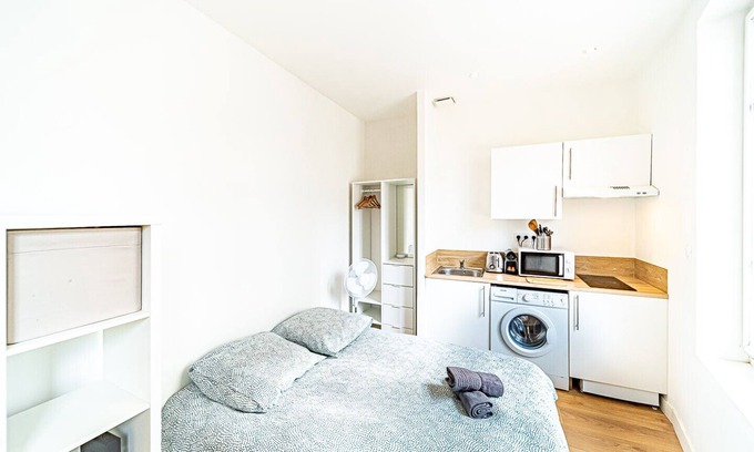 7th Arrondissement Appartement | Le Debourg - Studio lumineux proche métro B