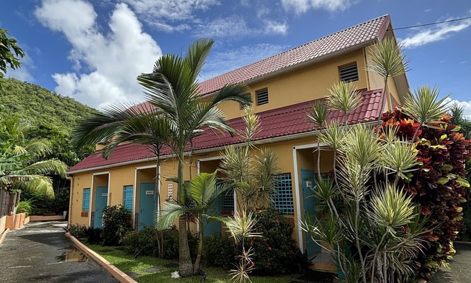 Le Diamant Appartement | Spacieux T3 avec vue mer -jardin tropical et piscine au sel à 100 m de la plage