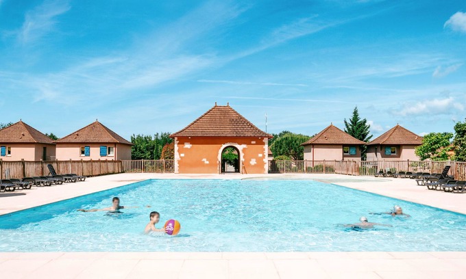 Prayssac Appartement | Le Domaine de Claire Rive by Interhome