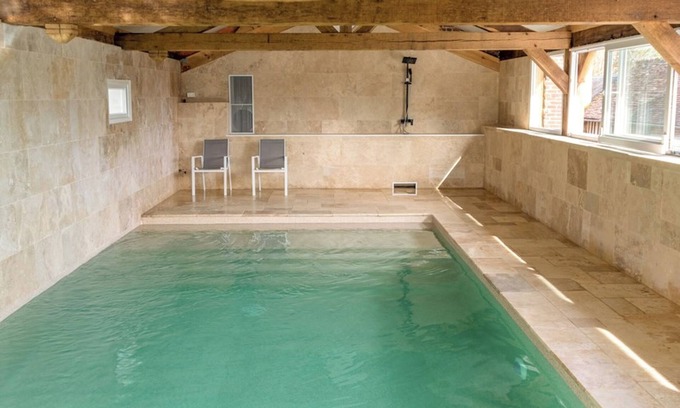 Fauguernon Maison | Le Domaine de la Désirée Séjours, Fêtes, Séminaires Piscine, Tennis 45+ Couch