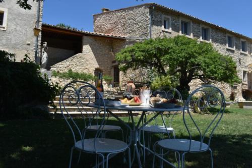 Sault Maison | Le Domaine de Piedmoure, Gîtes et chambres, piscine, terrasses privatives