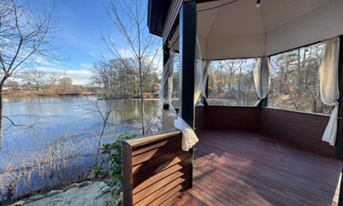 Peabody Copropriété | Le Elona – Private Guest Suite on a Scenic Estate