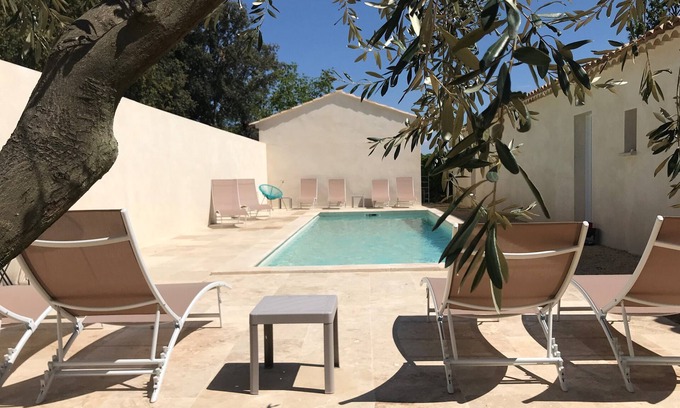 Arpaillargues-et-Aureillac Cottage | Le Mazet des Lauriers à uzès - Gîte avec Jacuzzi