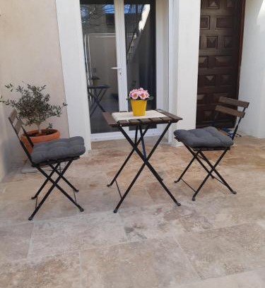 Eyguieres Appartement | Le gîte d'églantine