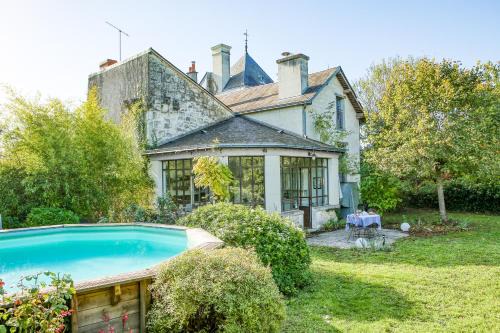 Breze Maison | Le Gîte du Château Fouquet - Piscine privée