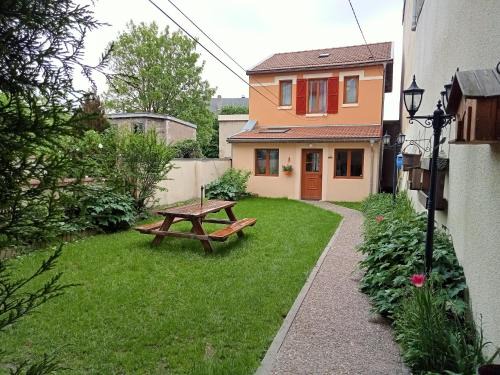 Verdun Maison | Le gîte embarqué - Géré par Presta-Zen'Services - Barque électrique en supplément