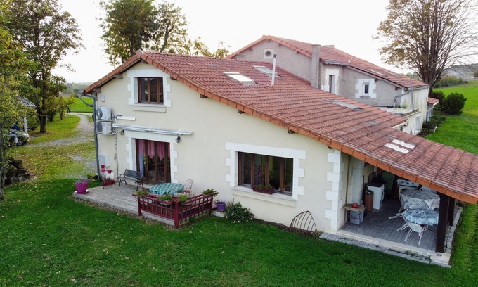 Scorbe-Clairvaux Appartement | Le Gîte Rural De L'abbesse