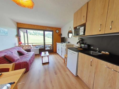 Le Grand-Bornand Appartement | Le Grand-Bornand : Studio cabine, au pied des pistes, 5 couchages - FR-1-241-15