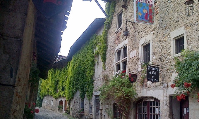 Perouges Maison | Le Grenier A Sel
