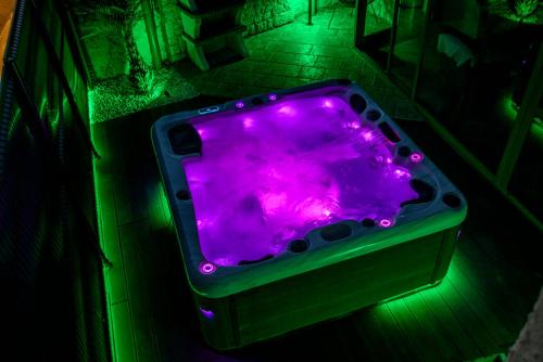 Dormans Maison | Le Logis du Marquis Jacuzzi Billard
