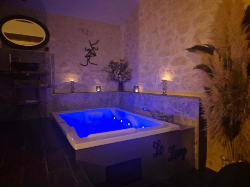 Cubnezais Appartement | Le Lovy , Studio indépendant avec Jacuzzi