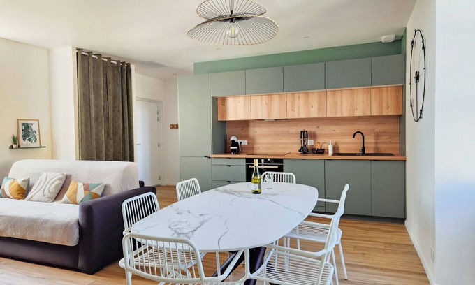 Doue-la-Fontaine Appartement | Le Lumineux 3-Star Gîte for 6 in Doué-la-Fontaine – Near Bioparc Zoo & Vineyards