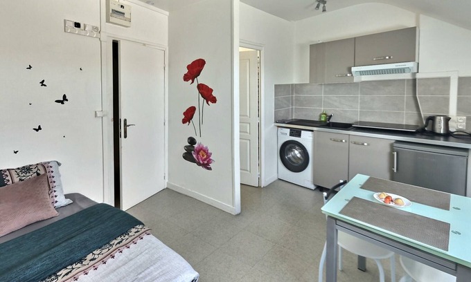 Evreux Appartement | Le Lumineux studio 6 Face Gare Wifi Gratuit et à deux pas du centre ville !