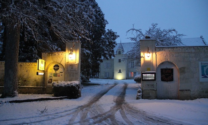 Beaumont-en-Veron Hôtel | Le Manoir de la Giraudière
