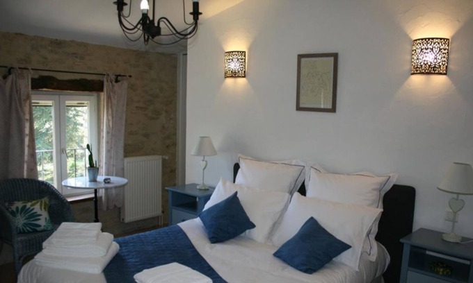 Chabrillan Autre | Le Mas Théophile welcomes you with a capacity of 12 to 14 people.