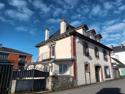 Saint-Illide Maison | Le Miraillet, gîte