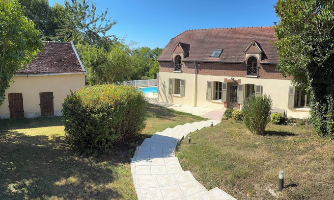 Mondement-Montgivroux Maison | Le Mondementais. Gîte with swimming pool in Champagne.