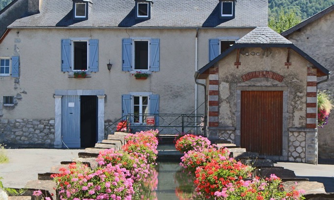 Arudy Cottage | Le Moulin d'Arudy *** : maison historique sur le canal et ses lavoirs