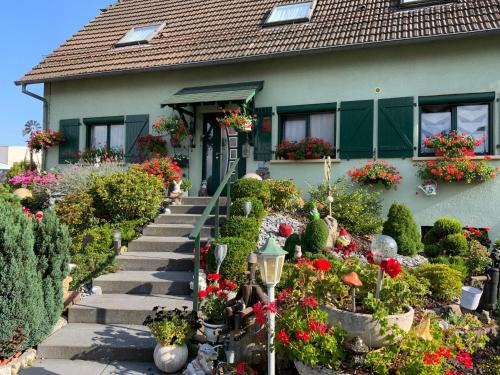 Cravanche Maison | le nid fleuri de Cravanche