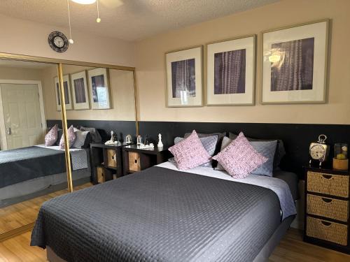 Sunrise Manor Maison | Le Noir, A private bedroom with a private entrance - shared bathroom