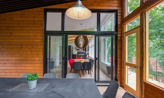Morin Heights Maison | Le Panorama, Chalet Avec spa Près des Pentes de Ski!