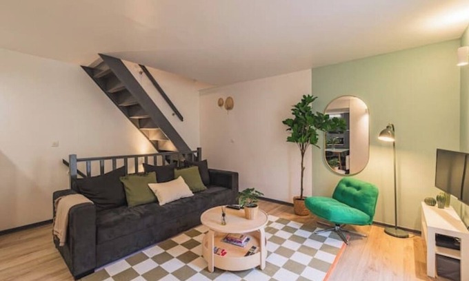 Hincmar Appartement | Le Pastel - sleeps 10 - near Cathedral