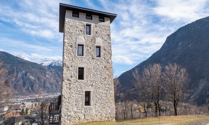 Saint-Jean-de-Maurienne Appartement | Le Perchoir, au sommet de la Tour de la Fournache. Vue imprenable !